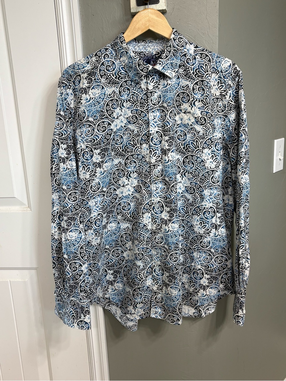 Robert Graham Blue & Black Paisley Casual Button-Down Shirt